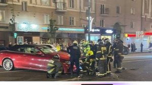 Три человека пострадали в ДТП с Mercedes и автобусом в Воронеже