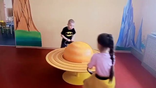 Качели прямиком с планеты Сатурн