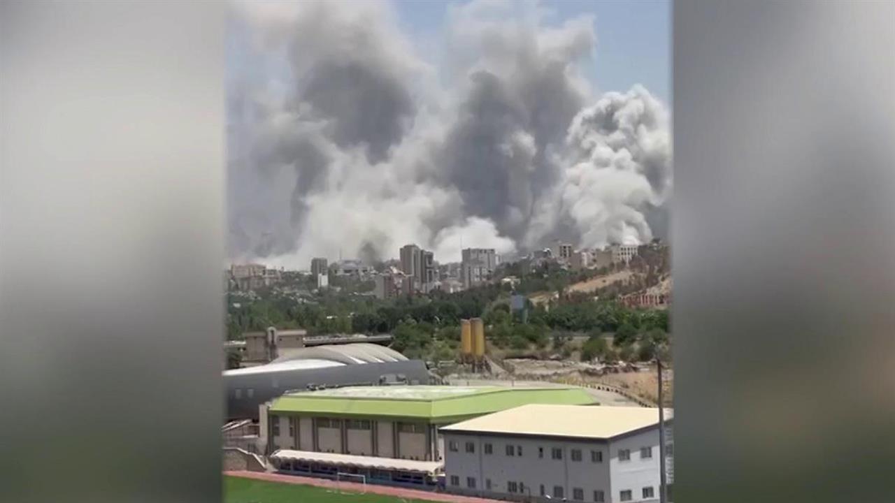 Израиль снова нанес удары по столице, военным объектам и аэродромам Ирана