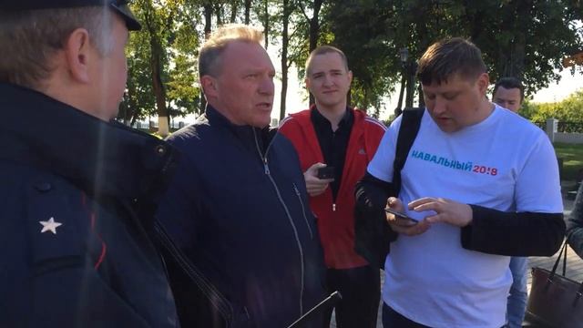 Активисты Навального и полиция