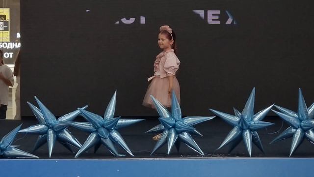 Дизайнер Елена Ульянова на отчётном показе школы моделей Fashion kids models!
