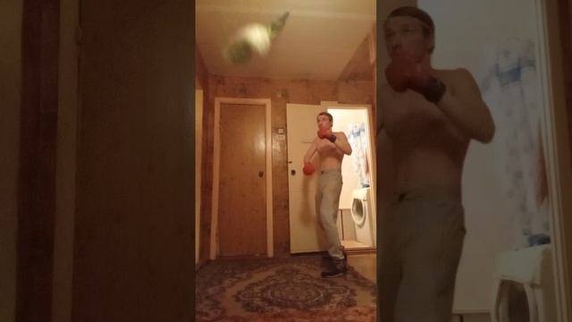 Отрабатываю серию ударов