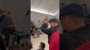 Переходил на станцию метро Рижская, попал на выступление ребят, молодцы🙏👍зарядили💪☀️.
