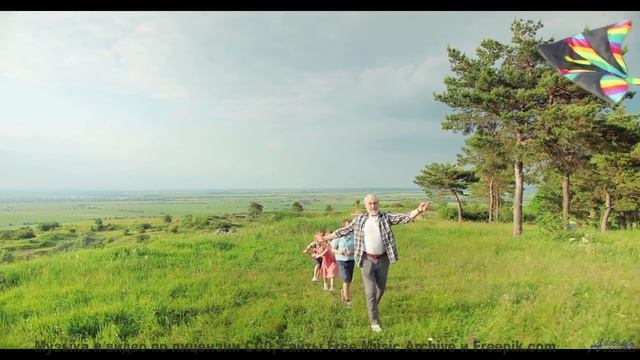 Этот источник дарует. и забирает! - New Beginnings -- Scott Holmes Music -- Inspiring Background Mus