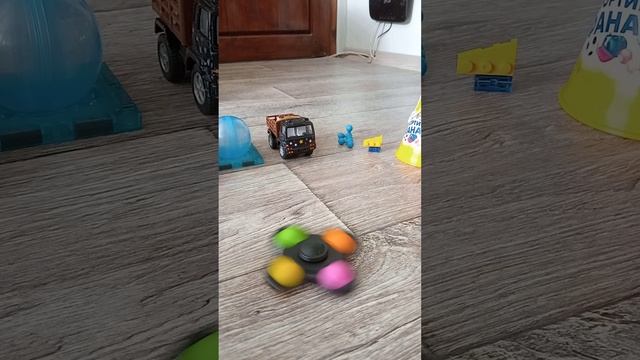 первая часть кто сражается с кем на время с песенками