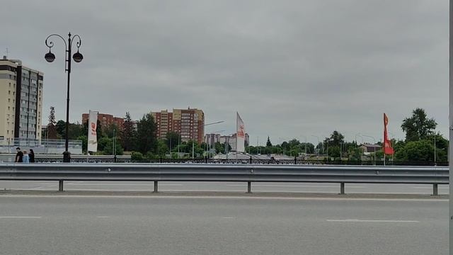 Сколько времени я шла из центра пешком с чемоданом🧳 до ж/д вокзала Тюмени.Цены на воду и перекус