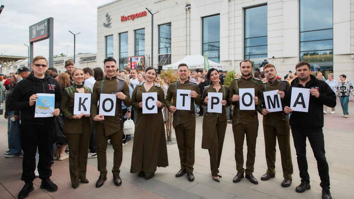 Акция Минобороны России «Единство в памяти. Сила в подвиге!». Артисты ЦДРА в Костроме.