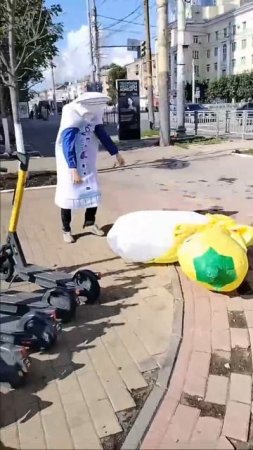 18+: "зубная паста" и "банан" устроили жёсткие разборки около Галереи Чижова. 😊😆