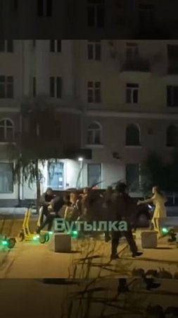 Сняли драку: поножовщина у ресторана "Бархат", во время которой в больнице оказались двое мужчин.