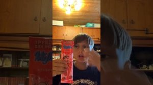 Пробую вкусняшки из детства