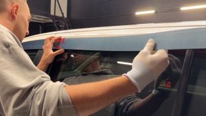 Видео установка 2Д дефлекторов / плоских ветровиков на Toyota Isis / Тойота Исис