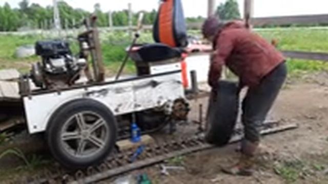 Гусеничный минитрактор. Замееа полуосей, ч.2 смотреть онлайн