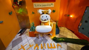 Бычок вскрывает самые дорогие в мышинском мире наушники