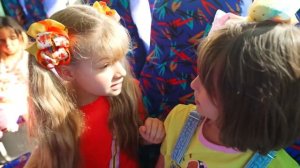 Диана и Рома ( Diana Roma ) - Диана и Рома узнают правила поведения и безопасности в школьном автобу