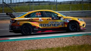 Гоночные Lada Vesta оказались быстрее иномарок в Санкт-Петербурге