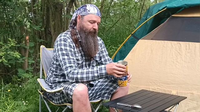 3 день туризма по руБскому озеру. заряжаю рошер банк солнечной зарядкой под дождём вечером в палатке смотреть онлайн