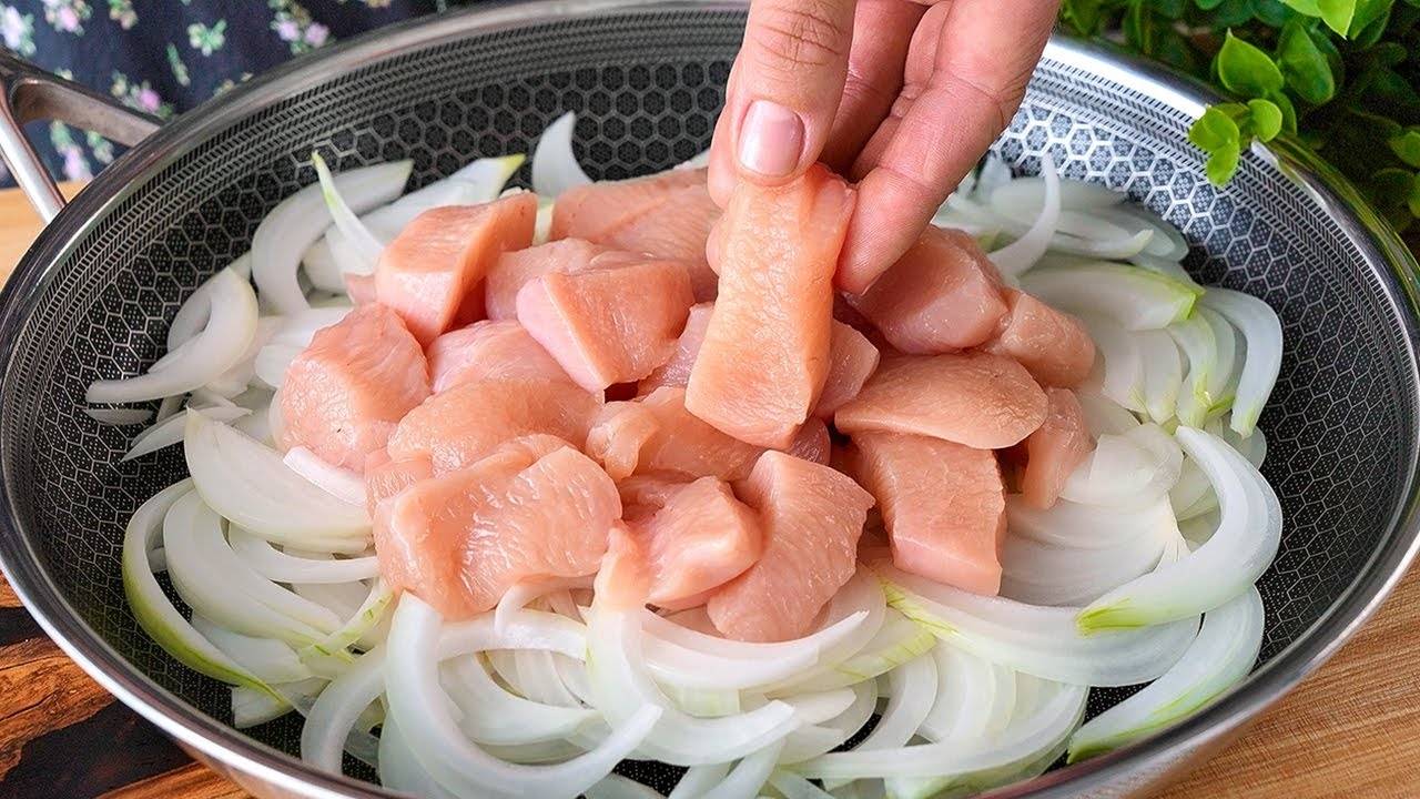 ЭТО ШЕДЕВР!!! Вкуснятина из простых ингредиентов! Сочная куриная грудка с овощами на сковороде