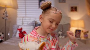 Музыкальный клип МОЯ ДНЮШКА - Соня Звонова 🥳