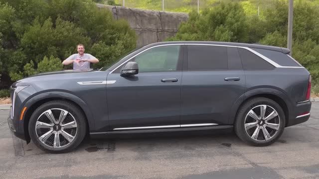 Cadillac Escalade IQ 2025 года, это здоровенный, роскошный утилитарный автомобиль за 165 000 $