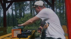Orange Crush MINI + Pedalboard, Fender Stratocaster loop-импровизация в беседке в лесу