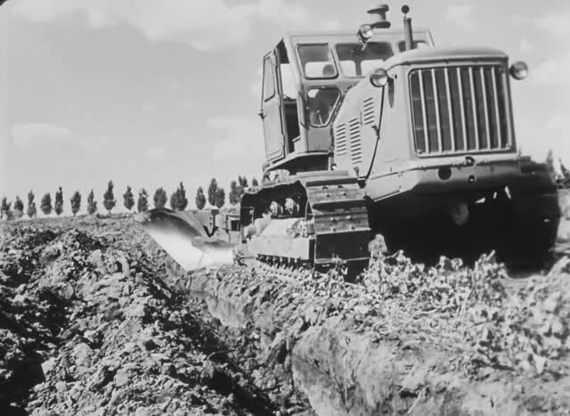 Машины по возделыванию и уходу за садами. СССР 1972год