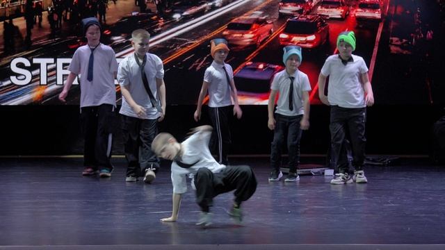 LIFE IS DANCE Break Dance (8+) - ”WALL STREET”
(Skepta- I Spy) смотреть онлайн
