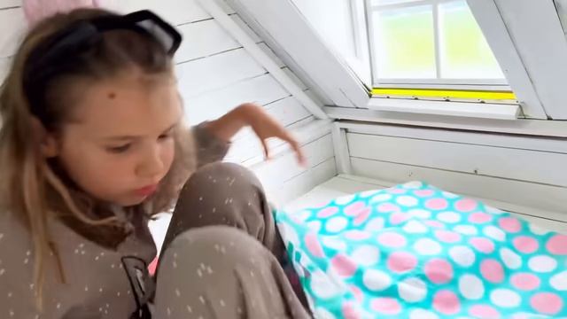 Мистер Макс Папа купил Максу и Кате новый двухэтажный домик