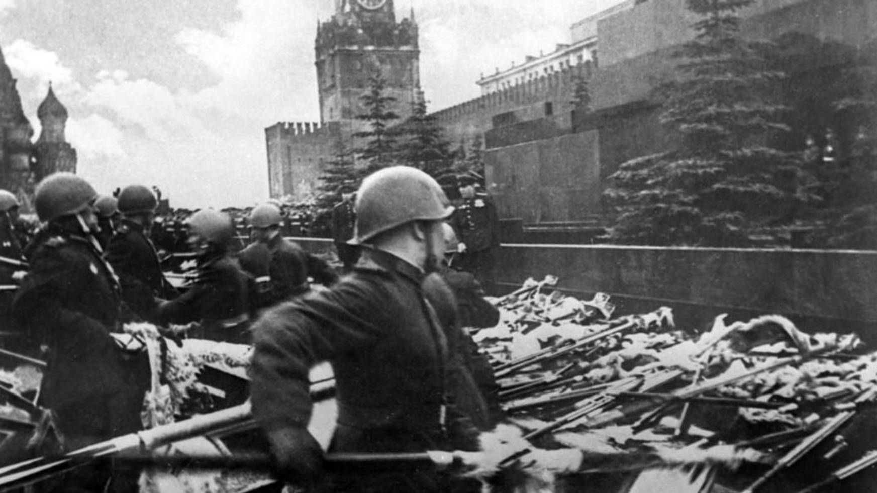 200 знамен армии Германии у Мавзолея. 80 лет назад прошел первый Парад Победы на Красной площади