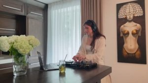 Greta Margo - Cozy House DJ Set - Uplifting Lounge Music Mix   Groovy Lunch Break