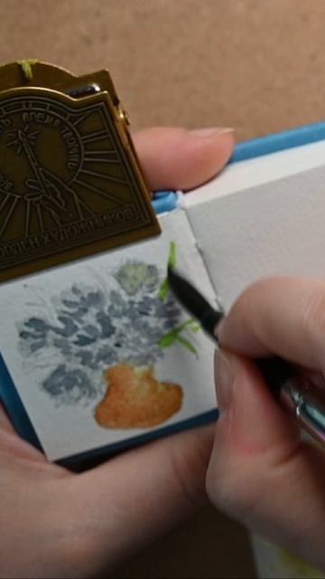 РИСУЮ ВАЗУ С РОМАШКАМИ В СУПЕР МАЛЕНЬКОМ СКЕТЧБУКЕ- СКЕТЧ АКВАРЕЛЬЮ И ЛИНЕРАМИ
