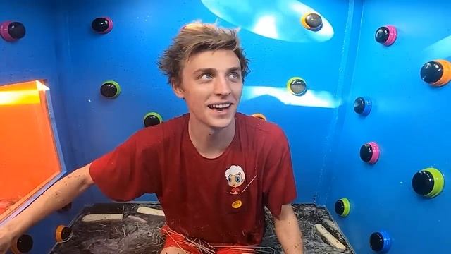 А4 100 ПОДВОДНЫХ КНОПОК и ТОЛЬКО ОДНА ТЕБЯ СПАСЕТ !
