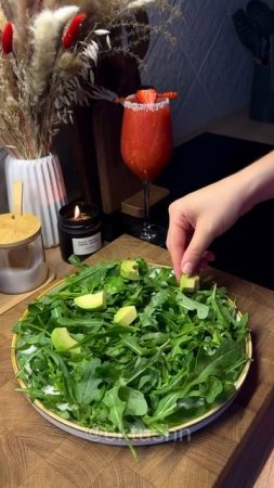 Салат с клубникой и камамбером 🍓