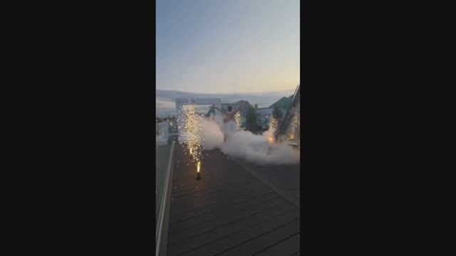 Холодные фонтаны и дым, первый танец на крыше в СПб 2025. Пиротехническое шоу смотреть онлайн