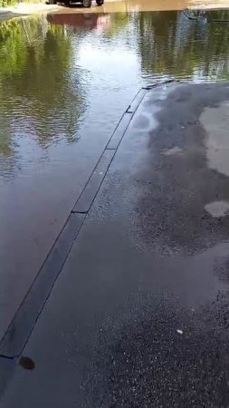 Почти озеро: во дворе 6 дома по улице Рижская - потоп. Скоро будет новое воронежское водохранилище.