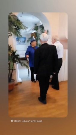 Гости прибывают на концерт Романа Аминева