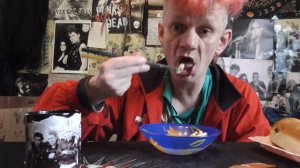 мукбанг чай принцеса нури макароны с капустой и тущёнкой и булочка с изюмом