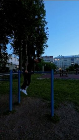 Отжимания на брусьях