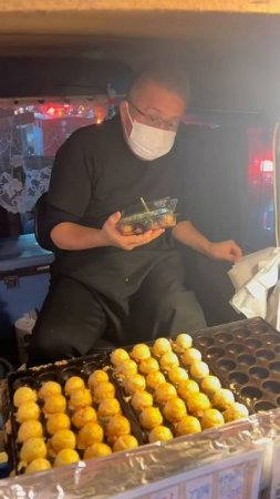 B7CfU1nAdaI - 1日4時間のみ稼働するキッチンカー🐙薄味のたこ焼きは韓国人に大人気！博多駅の近くで販売してる！ #福岡グルメ