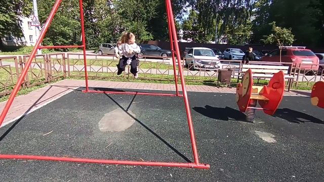 Ульяша меня выгуливает 😊❗