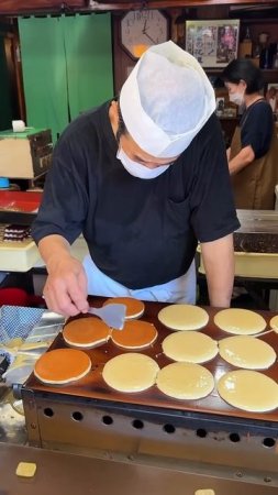 1WzDNUdLQnA - 大粒の餡を包んだ極上のどら焼き🫘生地がふわもちで食べ始めたら止まらない【河内屋】#静岡グルメ #japanesefood #shorts