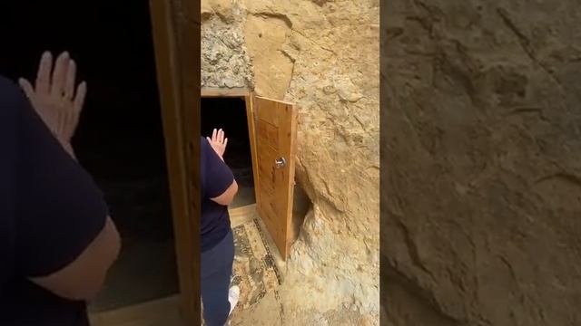 Возле долины Шаров пещера суфия Тулегена.Экспедиция в долину Шаров участниковКазах.ФорумеМаЭД вАктау