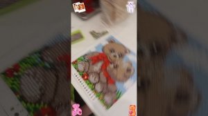 Амир картину из страз мишки делает