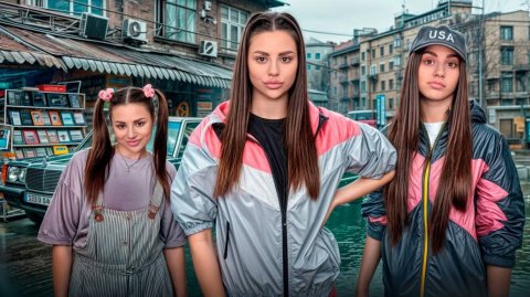 ТРИ СЕСТРЫ ПОПАЛИ В ДЕВЯНОСТЫЕ. Kukla Loli