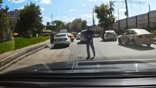 Конфликт на дороге. Жесть неадекватный таксист.