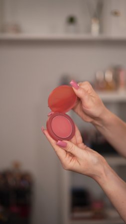 Новые румяна Rare Beauty “soft pinch matte bouncy blush” оттенок hope