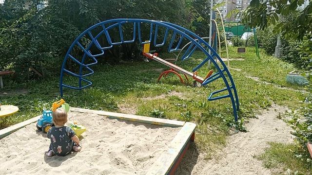 VID_20250623_143927 Новосибирск. Чистые дворик с детской площадкой на улицы Гоголя 202