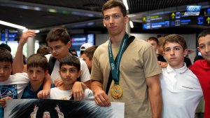 В аэропорту Сочи, торжественно встретили победителя чемпионата мира по дзюдо Тимура Арбузова