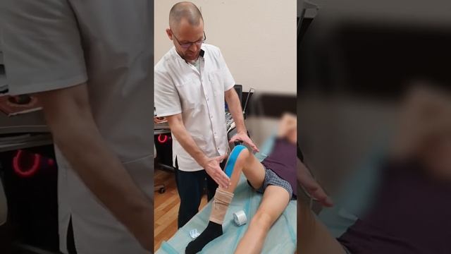 Тейпирование при болезни Осгут Шляттера #тейп #травма #тейпирование