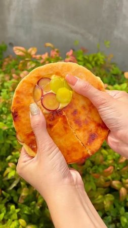 2Of97Uo9tO8 - 季節限定！マスカットを使った絶品ミルフィーユ🍇 #福岡グルメ #福岡カフェ #食べ歩き