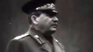 24 июня 1945 г. к Мавзолею было брошено более 200 поверженных фашистких флагов.